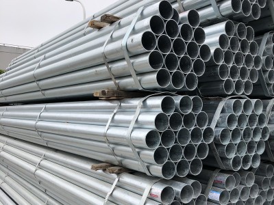 熱銷 鍍鋅管現(xiàn)貨規(guī)格4分-8寸 熱鍍鋅鋼管DN100*4.0國標(biāo)消防管批發(fā)