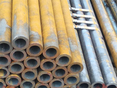 廠家直銷定做切割無縫管。20#45#q345材質的小口徑大口徑無縫管