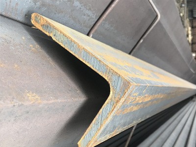 Q235B熱軋不等邊角鋼 定制熱鍍鋅角鐵沖孔萬能角鋼拉彎三角鐵現貨