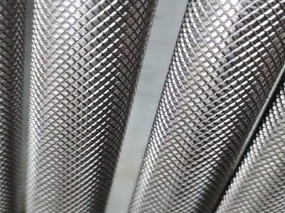 廠家網(wǎng)紋直紋滾花拉花表面304不銹鋼圓條鋼棒內(nèi)外攻牙車螺紋M3456