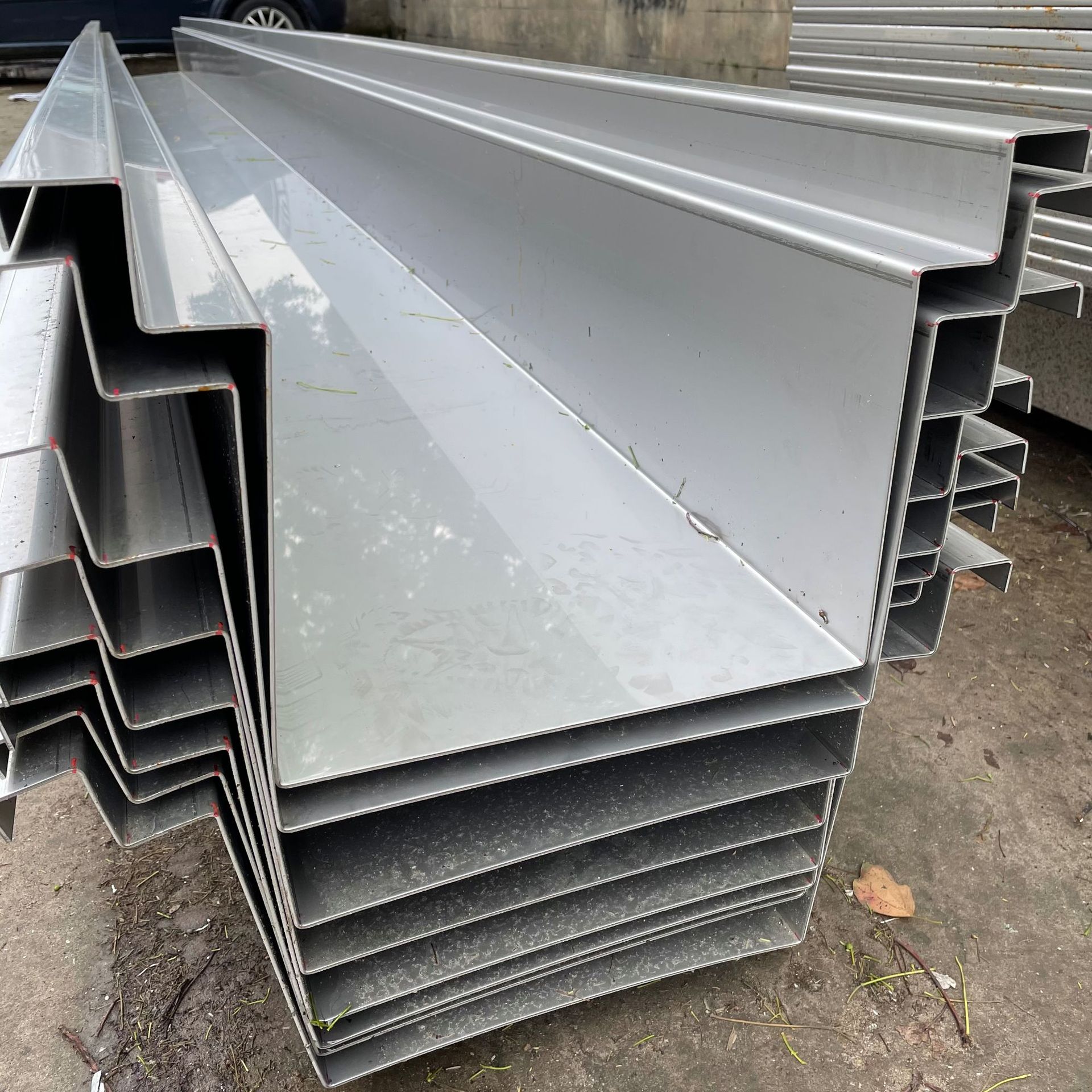 拼接成大海報放在上面