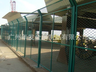 鋼板網(wǎng)護(hù)欄 菱形網(wǎng)護(hù)欄 高速公路美觀護(hù)欄網(wǎng) 公路防眩網(wǎng)廠家