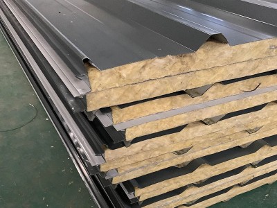 廠家批發彩鋼瓦屋面瓦楞板彩鋼巖棉瓦楞板彩鋼夾芯板50mm厚