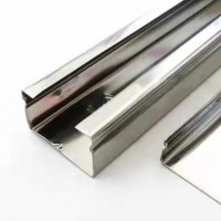 廠家直供不銹鋼槽金屬線槽鍍鋅橋架防火方形線槽鋁合金行線槽明