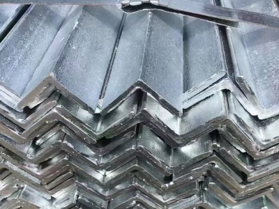 現貨供應幕墻鍍鋅角鋼40*40*4 熱鍍鋅角鐵支架50*50*5角鋼沖孔加