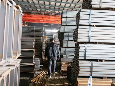 槽鋼Q355B現貨批發熱鍍鋅槽鋼沖孔U型鋼材結構用低合金槽鋼 槽鋼